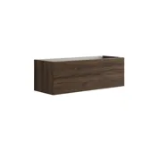 Große Badezimmer-Inspiration mit Waschtischunterschränken und braunen Eichendielen, freistehender Badewanne, und quadratischen Spiegeln mit Beleuchtung, elegante Doppelwaschbecken sorgt für einen modernen und symmetrischen Look