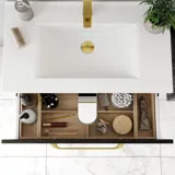 Badezimmerinspiration mit elegantem Waschbecken und Waschtischunterschrank mit praktischer und stilvoller Schubladeneinrichtung in Form von schönen Holzkästen, die eine optimale Platzausnutzung bieten.
