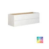 Großes und stilvolles Badezimmer mit Badezimmermöbeln in hellblauen Farben und nordischem Stil