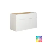 Stilvolles und luxuriöses Badezimmer mit sanften grünen Nuancen, einem großen eleganten runden Spiegel und einer modernen, raffinierten grünen Toilette