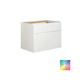 Romantische Badezimmer Inspiration mit Spiegelschrank, der praktische und anmutige Aufbewahrungslösungen bietet, doppelte Aufsatzwaschbecken auf einer Steinplatte.