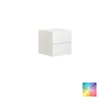 Großes und helles Badezimmer im minimalistischen Stil mit sanften Pastellfarben und eleganten grünen Nuancen, stilvollem runden Spiegel und moderner Einrichtung