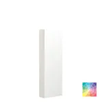 Stilvolles und luxuriöses Badezimmer mit sanften grünen Nuancen, einem großen eleganten runden Spiegel und einer modernen, raffinierten grünen Toilette