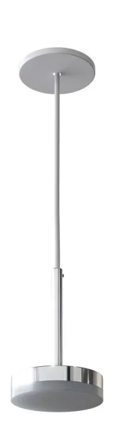 Große Badezimmerinspiration im nordischen Stil mit Badezimmerschränken in hellblauer Farbe und Holzarbeitsplatte mit elegantem Aufsatzwaschbecken, Fischgrät-Holzboden, der einen hellen und klassischen Stil schafft