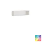 Kleines, stilvolles Badezimmer mit dunkelblauen Wänden, weichen gelben Badezimmermöbeln mit Rillen und elegantem rundem Spiegel mit Lampe.