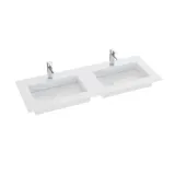 Badezimmerinspiration mit hellen Eichenmöbeln mit Lamellen, elegantem Doppelwaschbecken, schönem Spiegelschrank mit Licht, Fischgrätboden und weißer Marmorwand für ein klassisches, helles Aussehen.