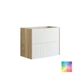 Badezimmerinspiration mit grünen Möbeln in Sonderfarbe mit Seiten aus naturbelassener Eiche, eleganten Rillen, stilvoller Arbeitsplatte mit ovalem Aufsatzwaschbecken, schönem ovalem Spiegel und Blumenmuster-Tapete für ein anmutiges, Retro-Aussehen.