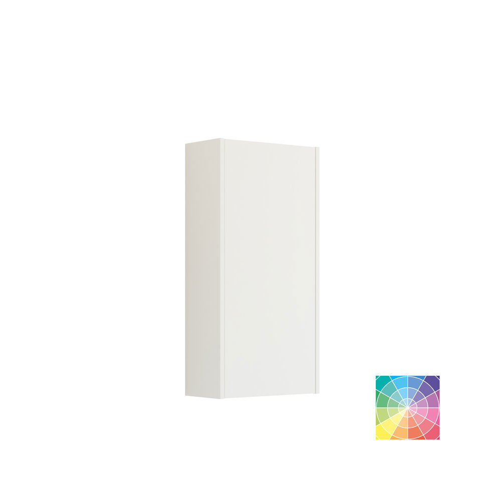 Große Badezimmerinspiration im nordischen Stil mit Badezimmerschränken in hellblauer Farbe und Holzarbeitsplatte mit elegantem Aufsatzwaschbecken, Fischgrät-Holzboden, der einen hellen und klassischen Stil schafft