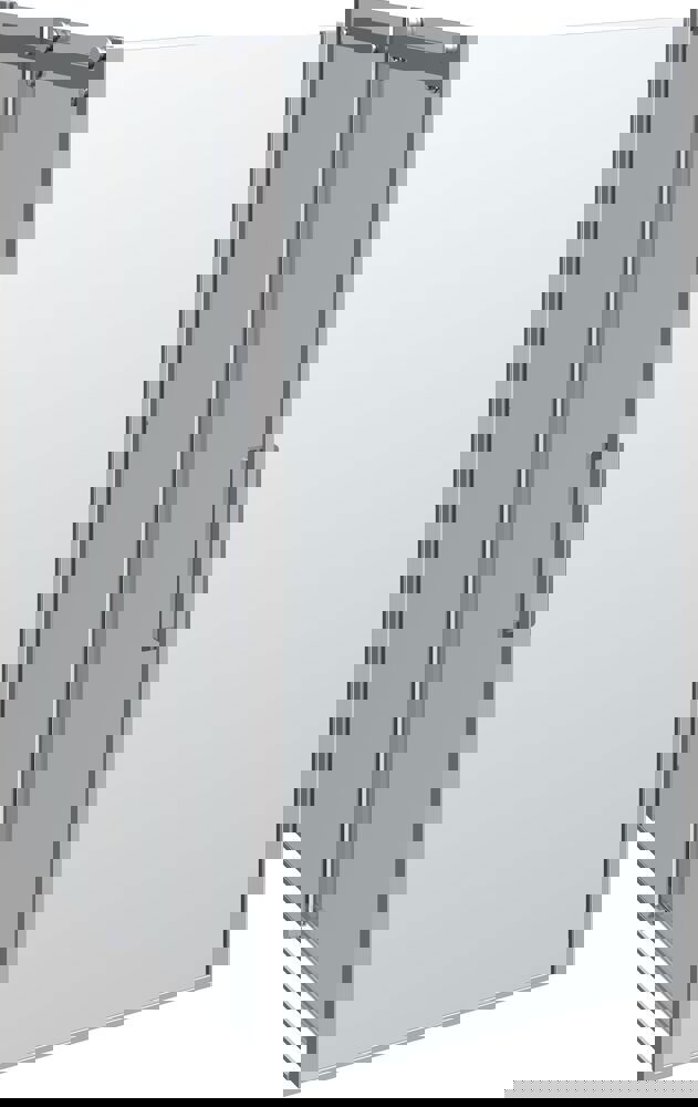 Große Badezimmerinspiration mit weißen Möbeln mit Rillen, eleganten Arbeitsplatten und Aufsatzwaschbecken, ovalen Spiegeln mit Beleuchtung, sichtbaren Balken und gemusterten Fliesen verleihen einen Vintage- und stilvollen Ausdruck