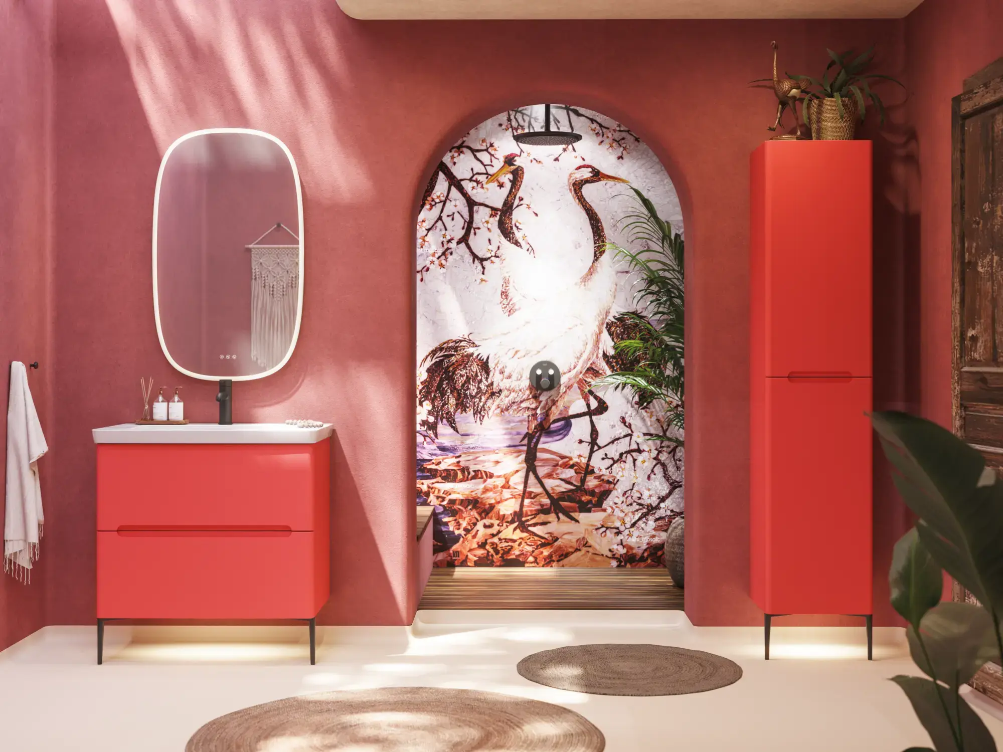 Badezimmer-Inspiration mit roten Wänden, sanft geformtem roten Waschtischunterschrank und Hochschrank, elegantem weißen Waschbecken und schönem ovalem Spiegel mit Beleuchtung, die zusammen mit der natürlichen Umgebung ein Vintage-Flair schaffen