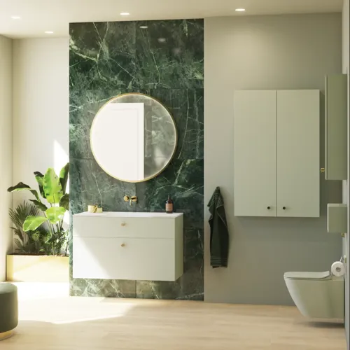 Stilvolles und luxuriöses Badezimmer mit sanften grünen Nuancen, einem großen eleganten runden Spiegel und einer modernen, raffinierten grünen Toilette
