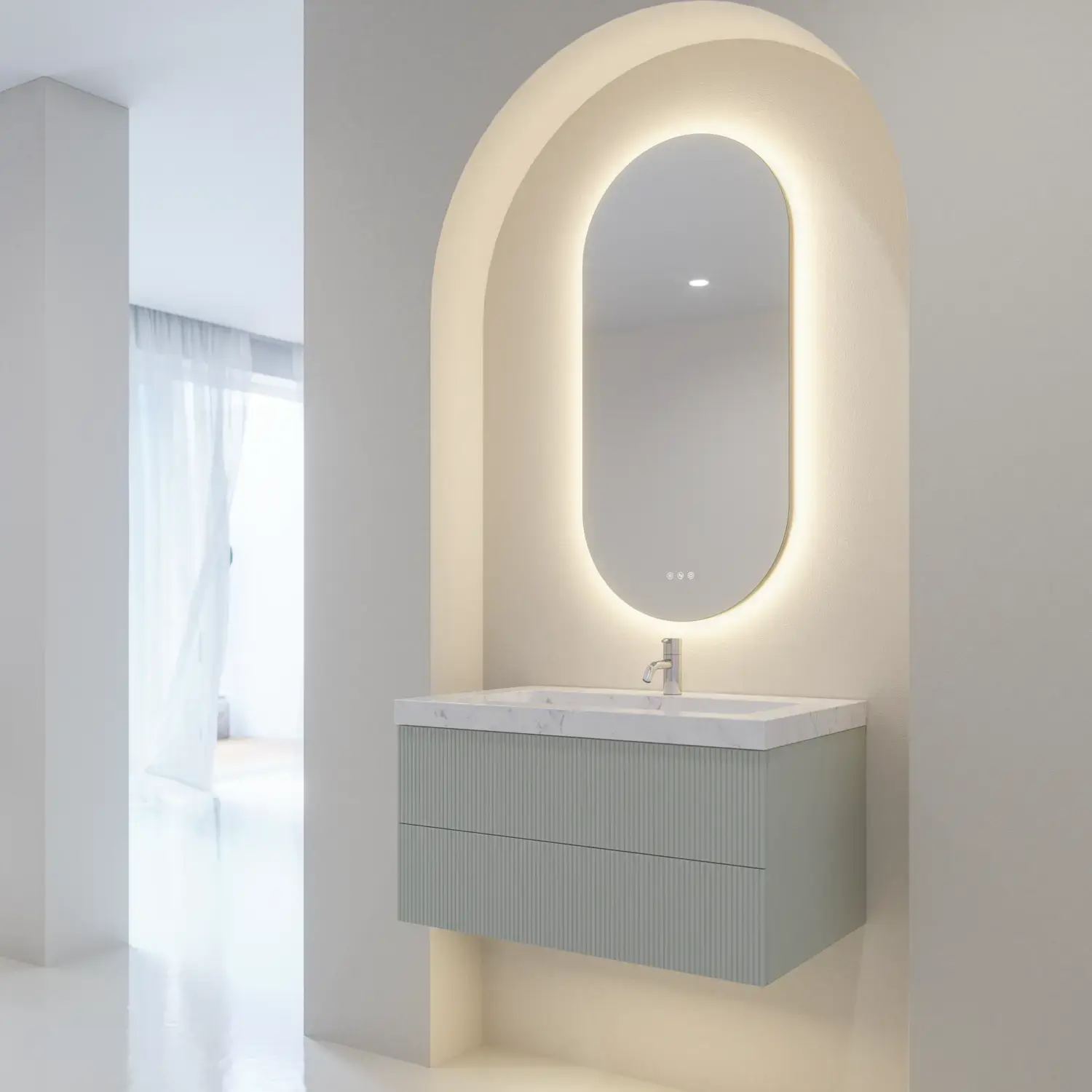 Stilvolle und moderne Badezimmer Inspiration mit ovalen Spiegeln mit Lichtsteuerung, Steinwaschbecken und Waschtischunterschränken mit eleganten Rillen in einem minimalistischen Design, helle und luftige Atmosphäre, elegante Beleuchtung