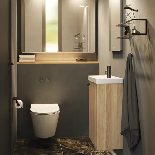 Stilvolle und minimalistische Badezimmereinspiration mit Mikro-Waschtisch und kleinem Waschtischschrank, quadratischem Spiegel mit abgerundeten Ecken und Lampe sowie elegantem Spiegelschrank.