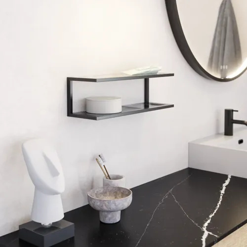 Großes urbanes Badezimmer mit Möbeln aus Eichenholz, Steinplatte mit quadratischem Becken, rundem Spiegel mit schwarzem Rand, Naturfarben und Terrakottaboden für einen industriellen und modernen Look