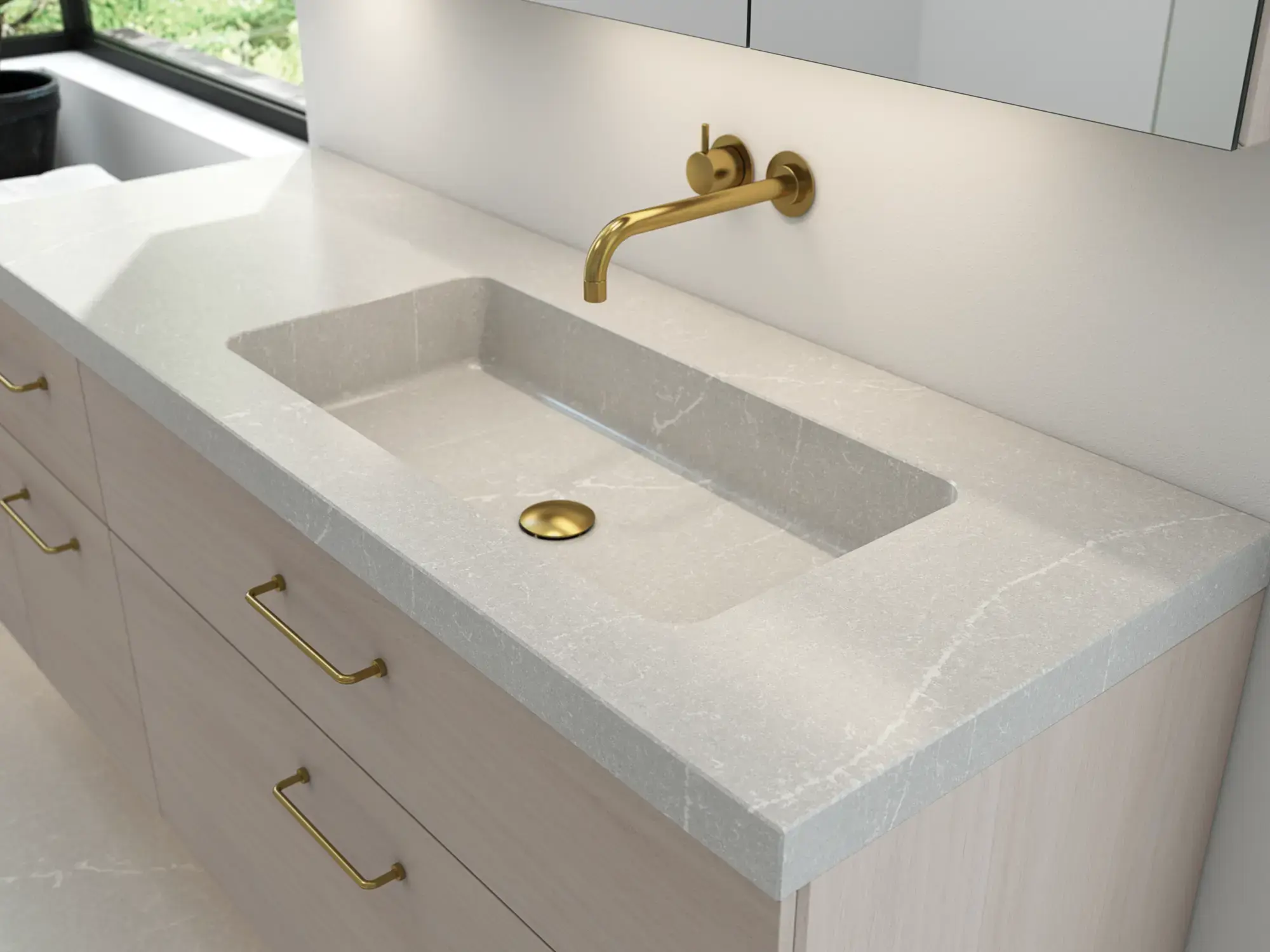 Helles und schönes Badezimmer mit Duschecke und Arbeitsplatte aus Silestone