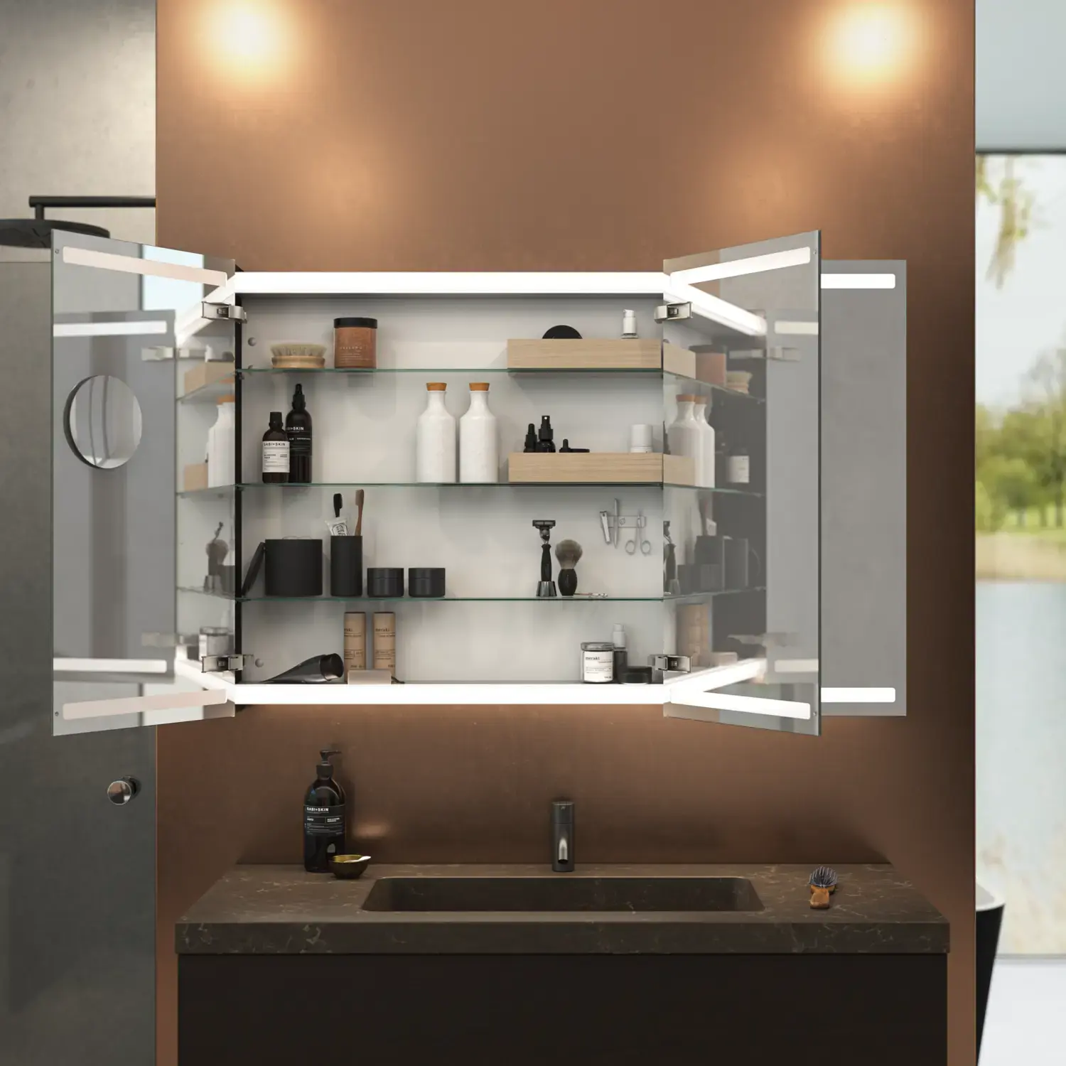 Großes, elegantes Badezimmer mit dunklen Farben, stilvollem Spiegelschrank mit integrierter Beleuchtung und luxuriöser Steinplatte.