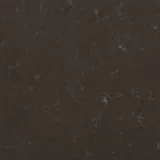 Silestone® Arbeitsplatte in der Farbe Calypso – eine tiefbraune Quarzoberfläche mit warmen Untertönen und sanften, lebendigen Nuancen. Eine stilvolle Wahl, die natürliche Wärme mit robuster Funktionalität verbindet.