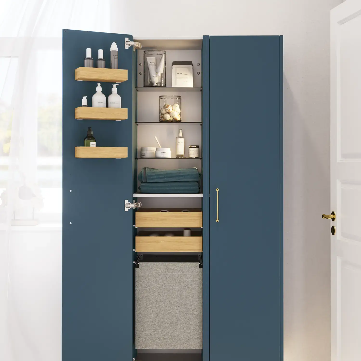 Badezimmer Inspiration mit Badezimmerschränken in moderner blauer Farbe, eleganter Aufsatzwaschbecken und großem quadratischem Spiegel mit Licht, weiße Fischgrätfliesen sorgen für einen stilvollen und klassischen Look