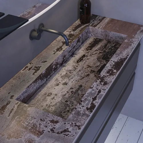 Inspiration für ein großes Badezimmer mit grauem Waschtischunterschrank mit integriertem Griff, stilvollem, seitlich montiertem Waschbecken, quadratischem Spiegel mit abgerundeten Ecken, Wänden in Betonoptik und rohen Materialien für einen urbanen Look