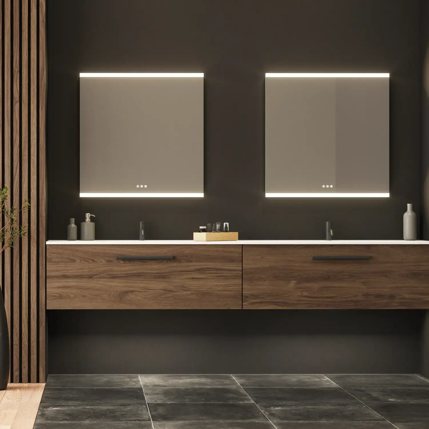Große Badezimmer-Inspiration mit Waschtischunterschränken und braunen Eichendielen, freistehender Badewanne, und quadratischen Spiegeln mit Beleuchtung, elegante Doppelwaschbecken sorgt für einen modernen und symmetrischen Look